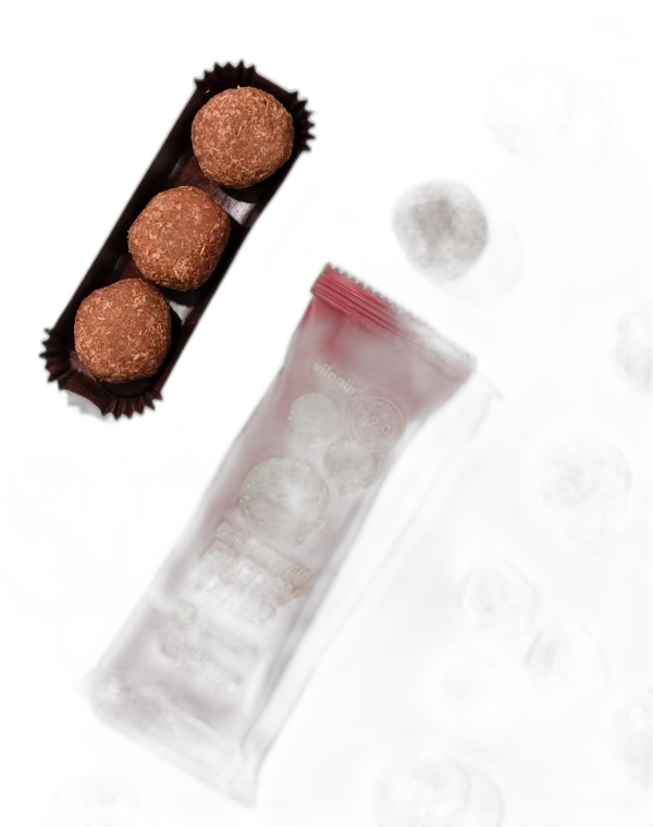 Plant Protein Energy Balls BIO ⁠–⁠ plnený mäkké guličky – JAHODA S KOKOSOM VILGAIN (3 x 15 g)